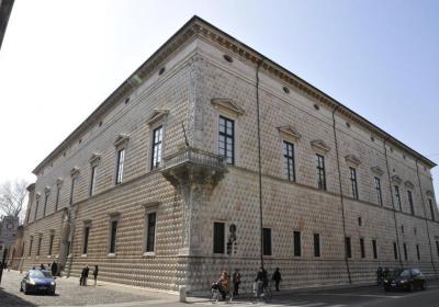 Palazzo Dei Diamanti