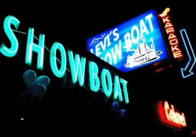 Levis Showboat
