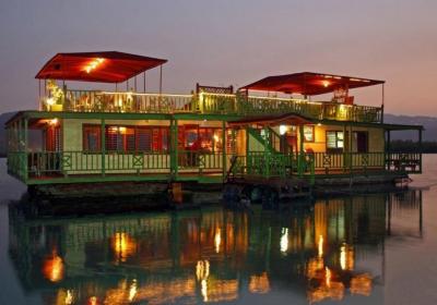 Houseboat Grill