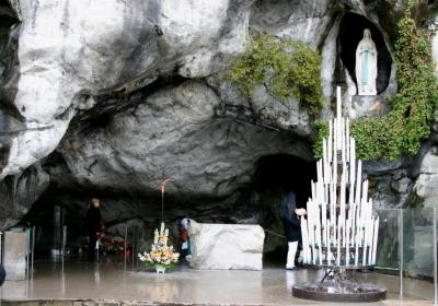 Grotte De Massabielle