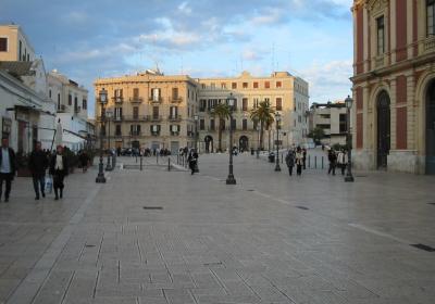 Piazza Del Ferrarese