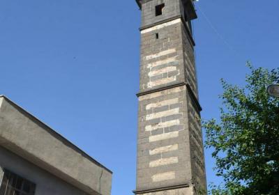 Dort Ayakli Minare