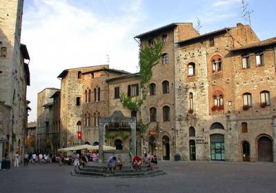Piazza Della Cisterna
