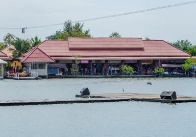 Sam Pan Nam Floating Market