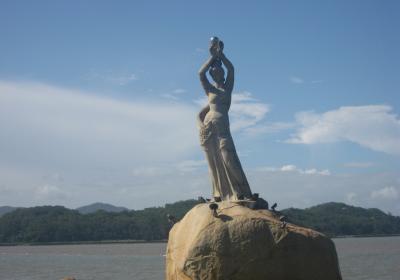 Statue Of Fisher Girl