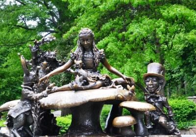 Alice In Wonderland Statue