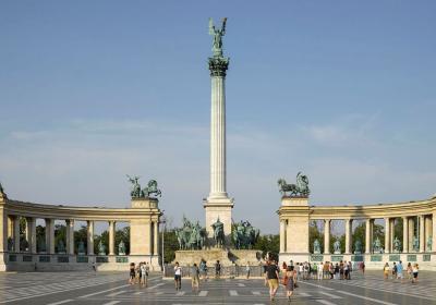 Heroes Square