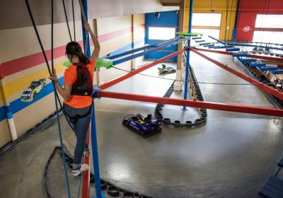 Knuckleheads Trampoline Park, Rides And Bowling