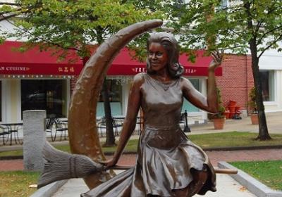 Bewitched Statue Of Elizabeth Montgomery