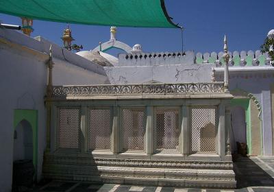 Tomb Of Aurangzeb