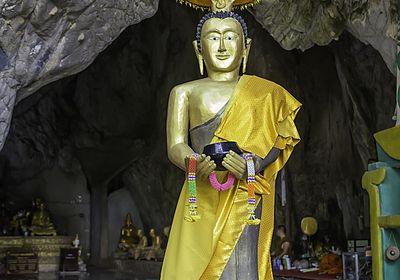 Wat Tham Phra (buddha Images Cave)