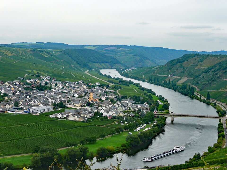 media_gallery-2018-08-13-6-gorgeous_valleys_of_Germany_718842400e7983ca9e40886783f95cef.jpg