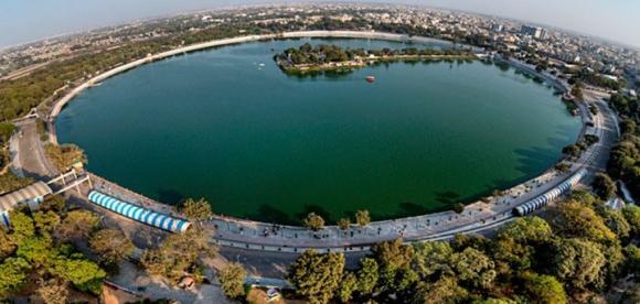 Kankaria Lake, Ahmedabad | Ticket Price | Timings | Address: TripHobo