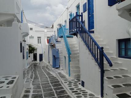 Shopping in Matoyianni Street – Things to do in Mykonos