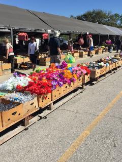 are dogs allowed at red barn flea market