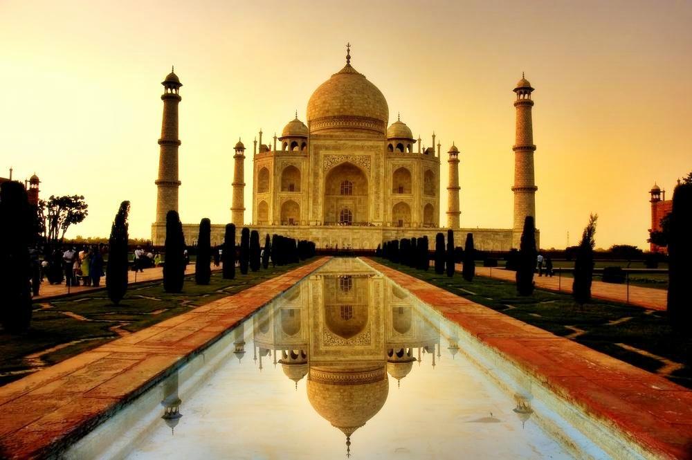 Taj Mahal Day Tour with Same Day Flights from Mumbai