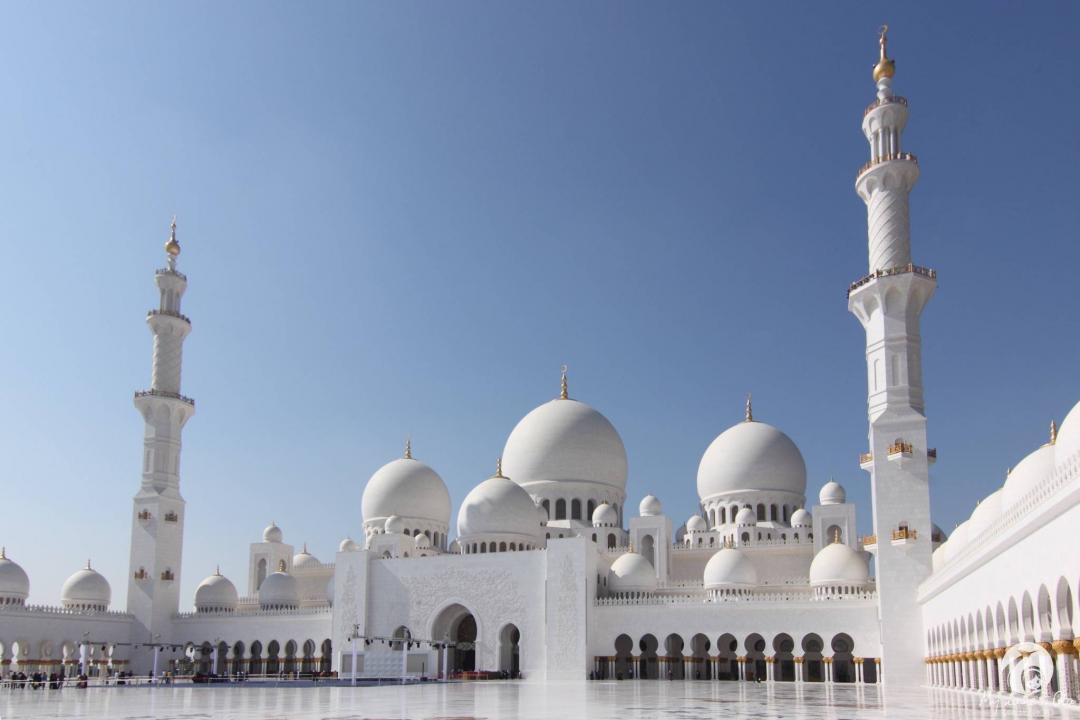 The Arabian Jewel - Abu Dhabi Sightseeing: Triphobo