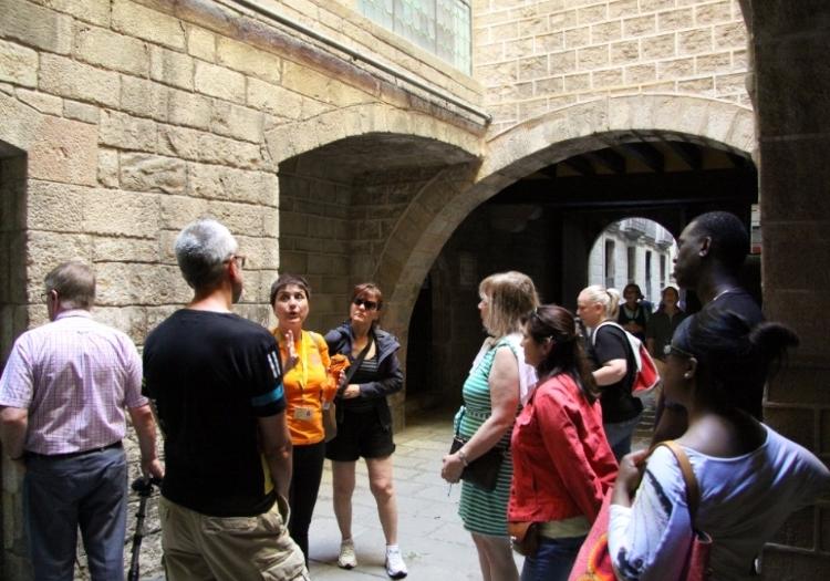 Picasso Museum And Gothic Quarter Walking Tour - Barcelona