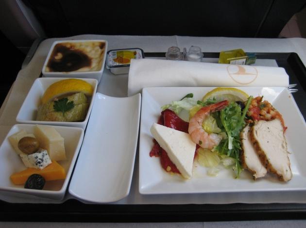 Airlines Economy And First Class Food Comparison Through Pics Triphobo