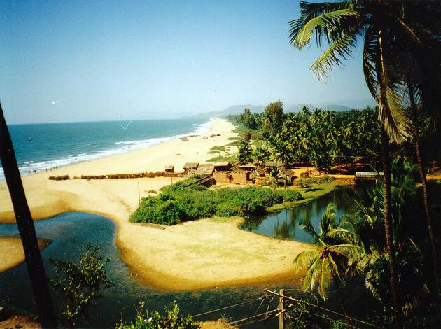 place to visit near the queeny goa