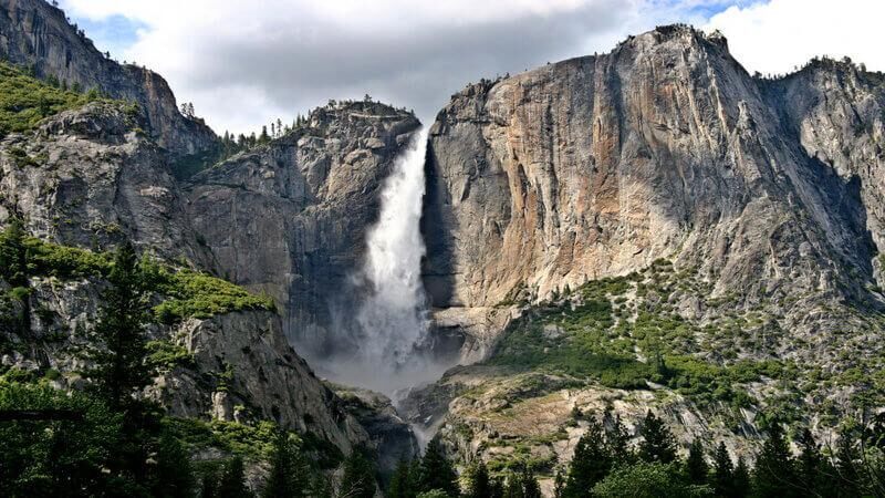 hiking Yosemite Falls
