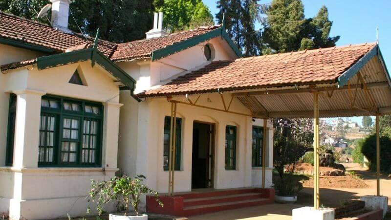 Bungalow in Ooty by Tranquilitea