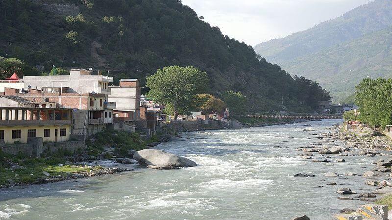 places to visit in june in india - Kullu, Himachal Pradesh 