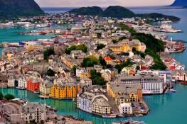 Alesund Town Park And Fjellstoua Viewpoint