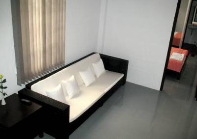 Hq Cafe And Apartments Image