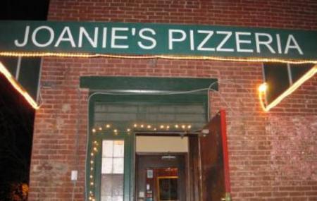 Joanies Pizzeria Image