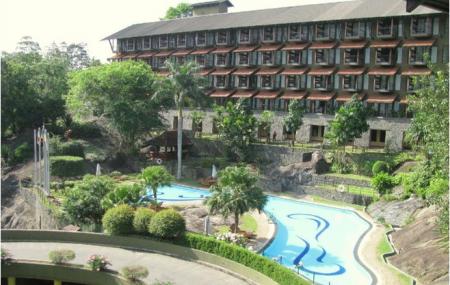Earls Regency Hotel Kandy Image