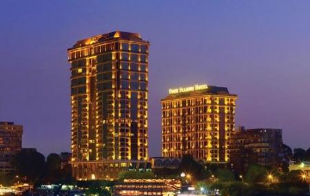 Four Seasons Hotel Image