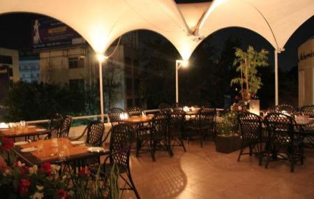 Salt Kitchen And Bar Image