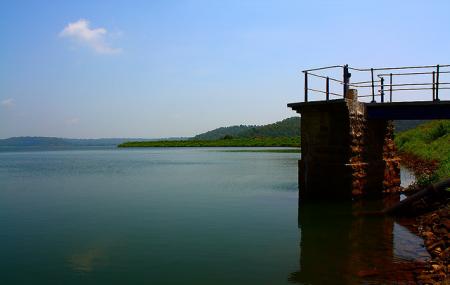 Pariyat Lake Image