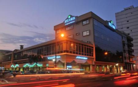 Hotel Ramada Image