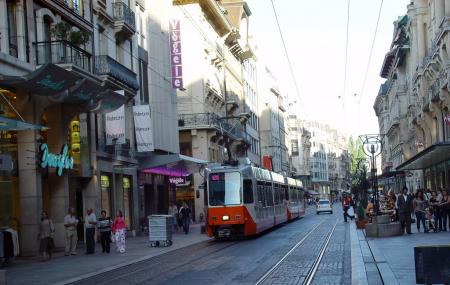 Rue Du Rhone Image