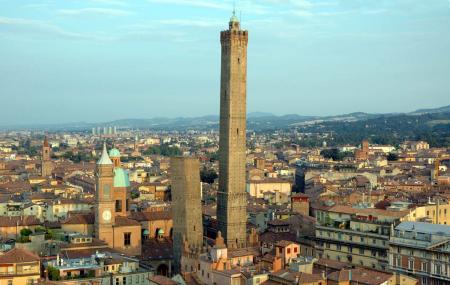 Towers Of The Asinelli And Garisenda Image
