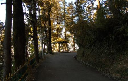 Garam Sadak Image
