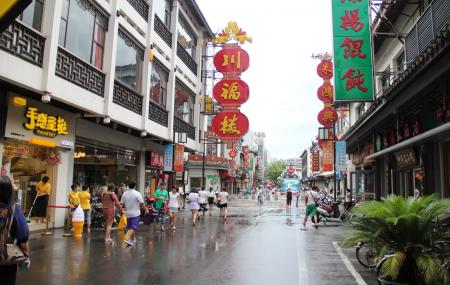 Guan Qian Shopping Street Image