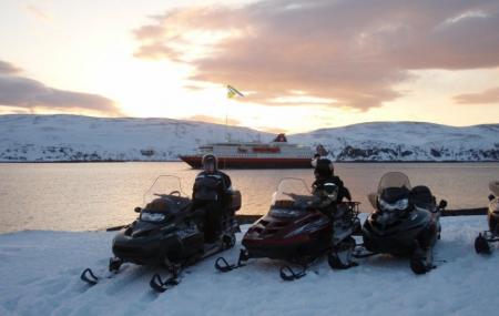 Overnight Snowmobile Tour Image