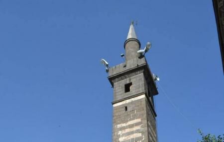 Dort Ayakli Minare Image