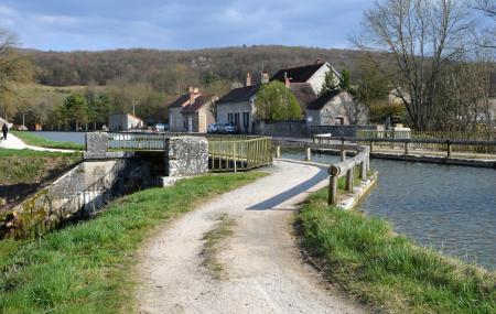 Canal De Bourgogne Image