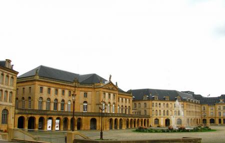 Place De La Comedie Image