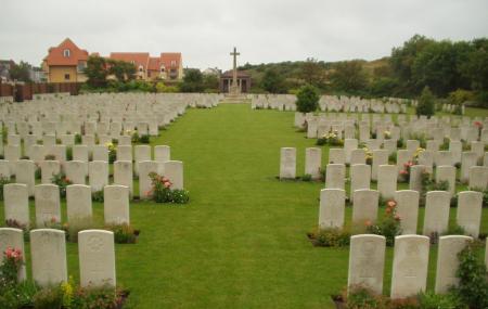 Les Baraques Military Cemetery Image