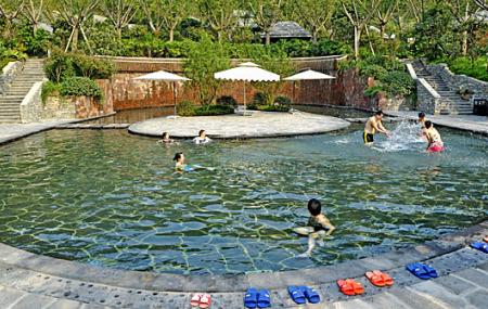 Ronghui Hot Springs Image