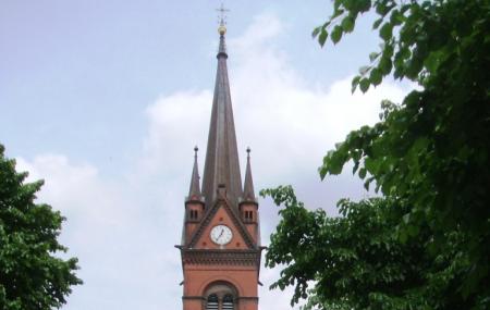 Holy Cross Church Image