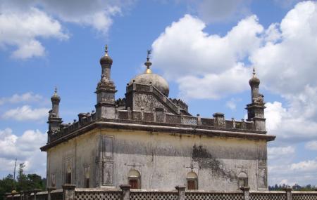 Raja's Tombs Image