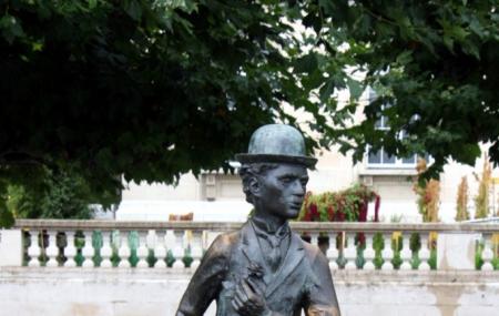 Charlie Chaplin Statue Image