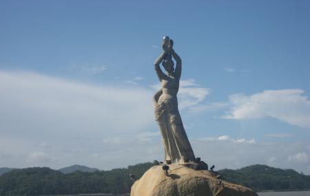 Statue Of Fisher Girl Image