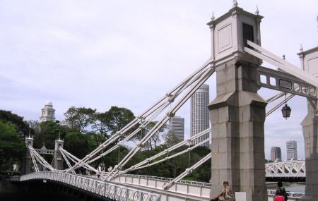 Cavenagh Bridge Image